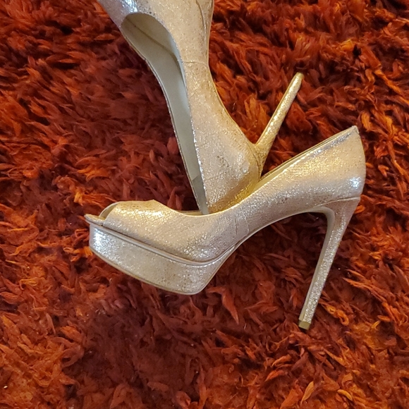 Beautiful platform peep toe shoe - Picture 2 of 3